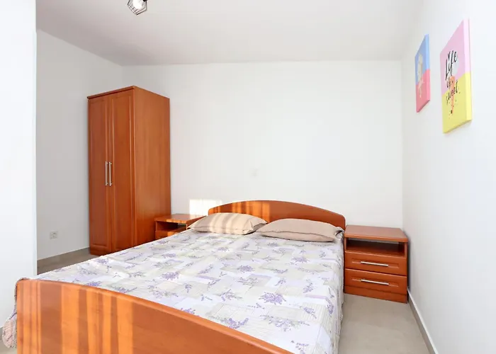 Apartment With Parking Space Lopar, Rab - 21732 *